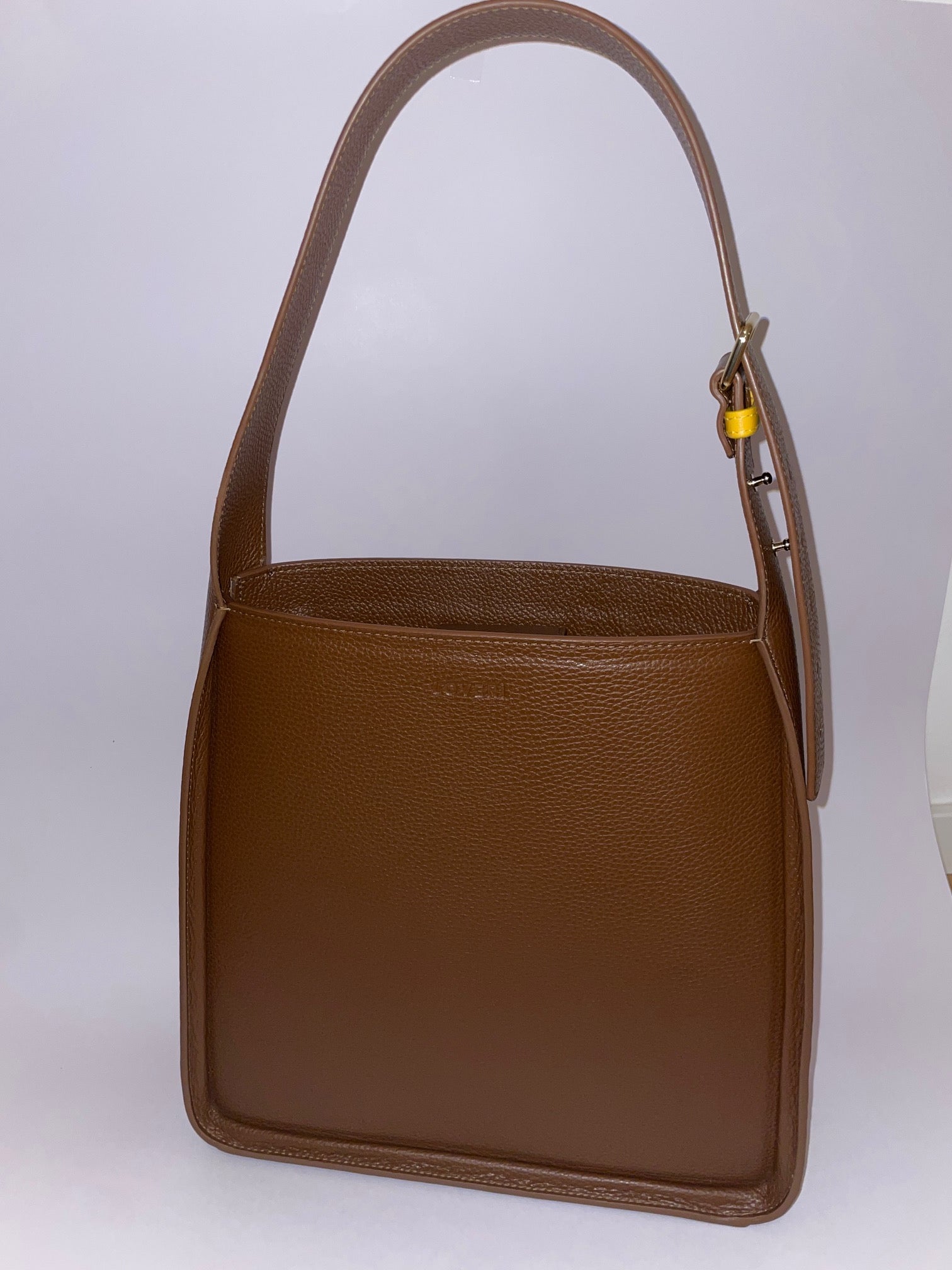 Borsa Carry Medium in pelle di Vitello Martellata Nocciola