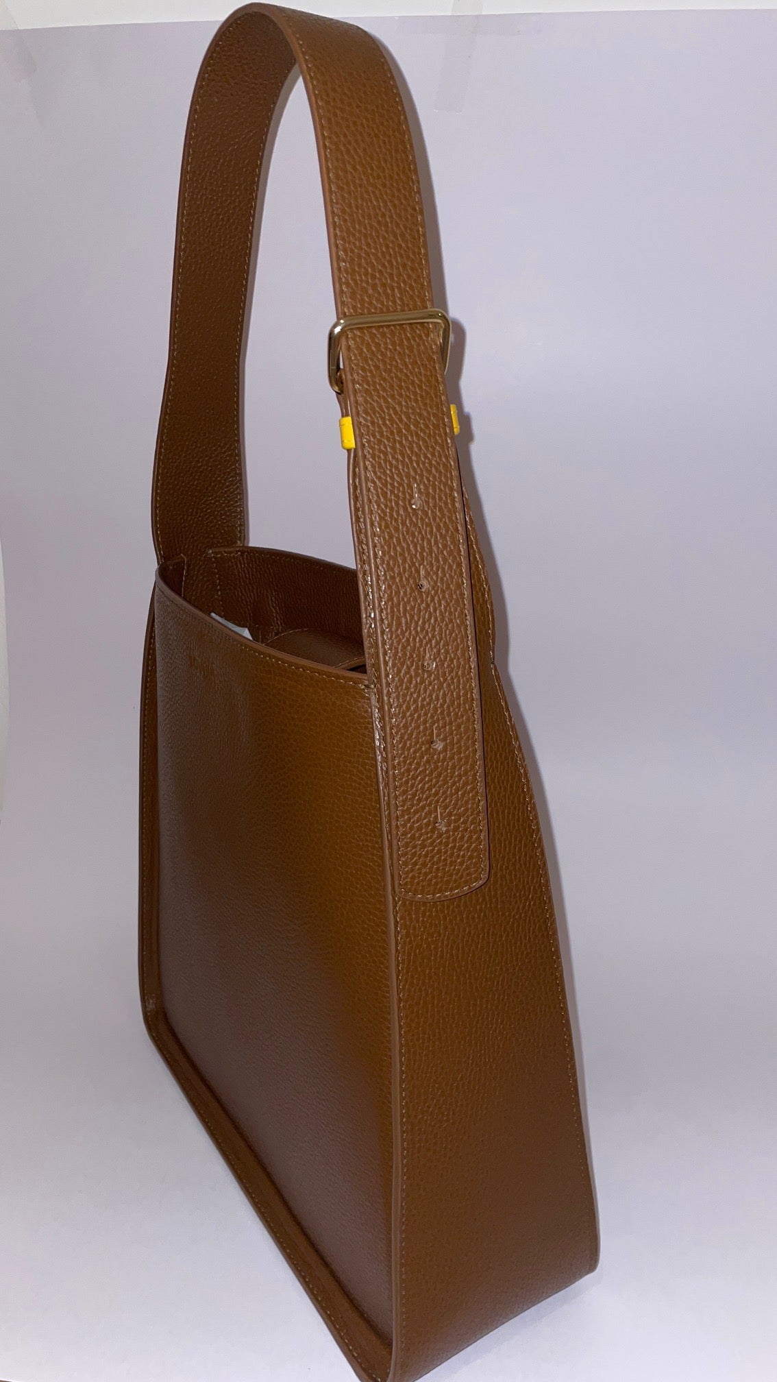 Borsa Carry Medium in pelle di Vitello Martellata Nocciola