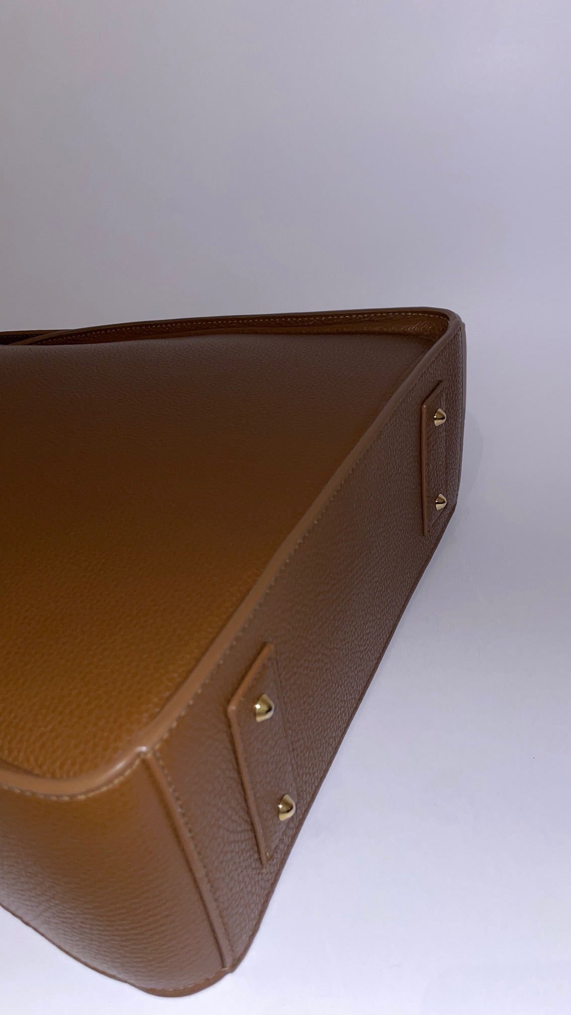 Borsa Carry Medium in pelle di Vitello Martellata Nocciola