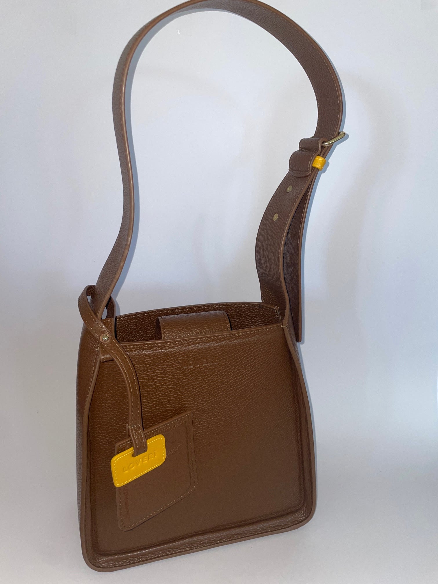 Borsa Carry Small in pelle di vitello martellato Nocciola