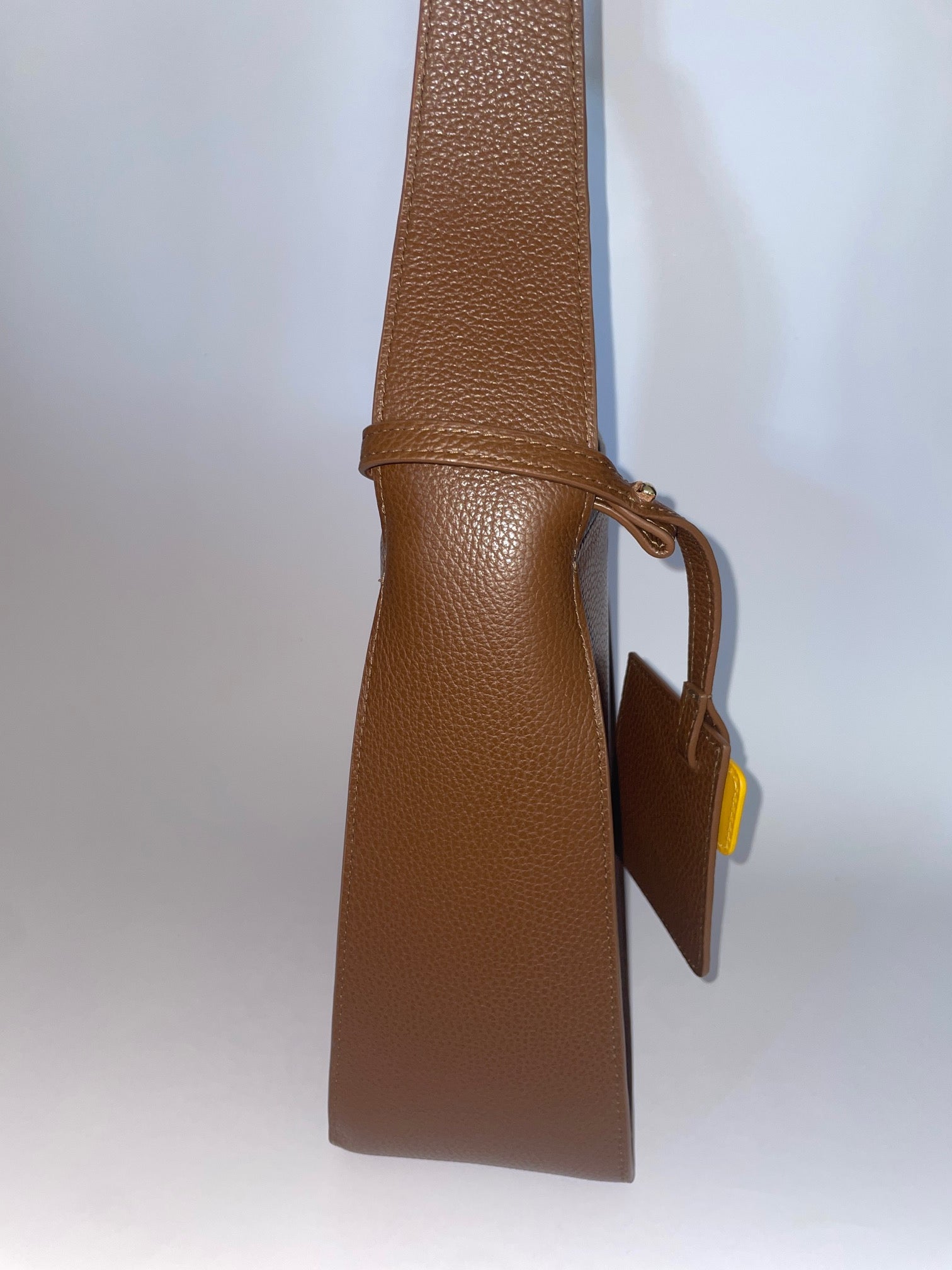 Borsa Carry Small in pelle di vitello martellato Nocciola