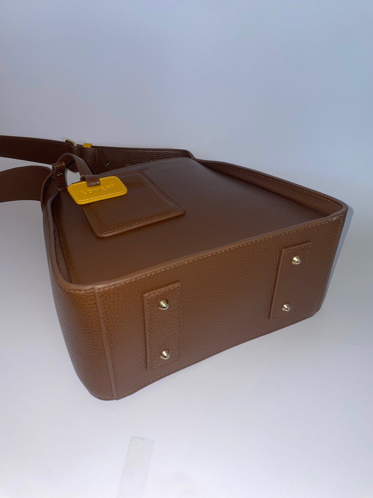 Borsa Carry Small in pelle di vitello martellato Nocciola